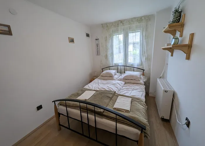 Nádor Lak *